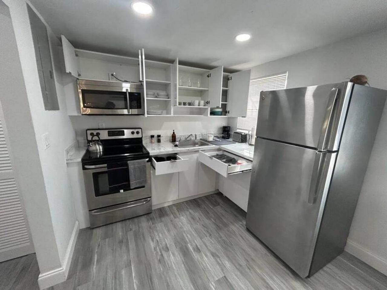 Fully Equipped Apartments With Parking Near Cocowalk Miami Exterior foto